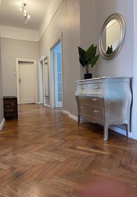 Florianska Grand Apartment 2 Краков Экстерьер фото