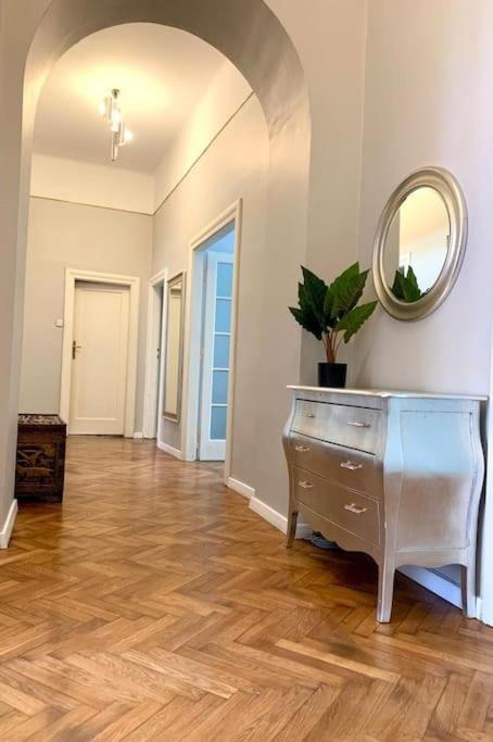 Florianska Grand Apartment 2 Краков Экстерьер фото